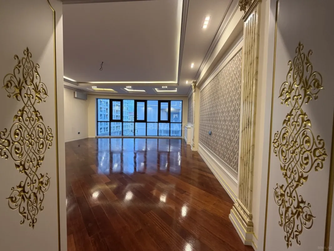 Satılır 4 otaqlı mənzil 215 m²