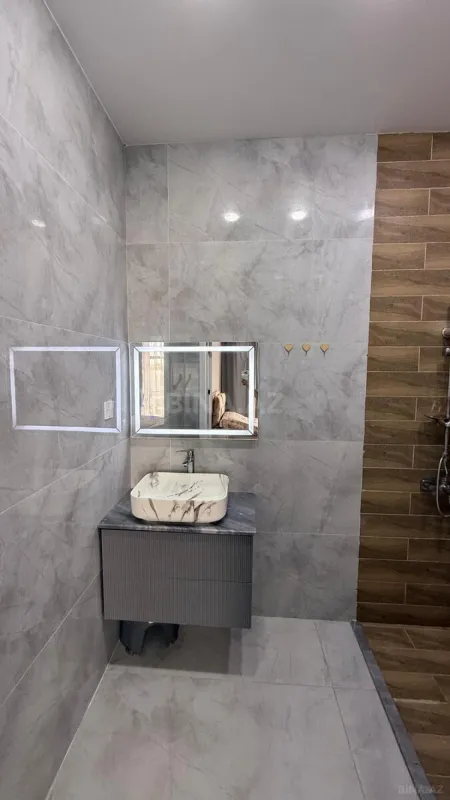 Satılır 4 otaqlı həyət evi 165 m²
