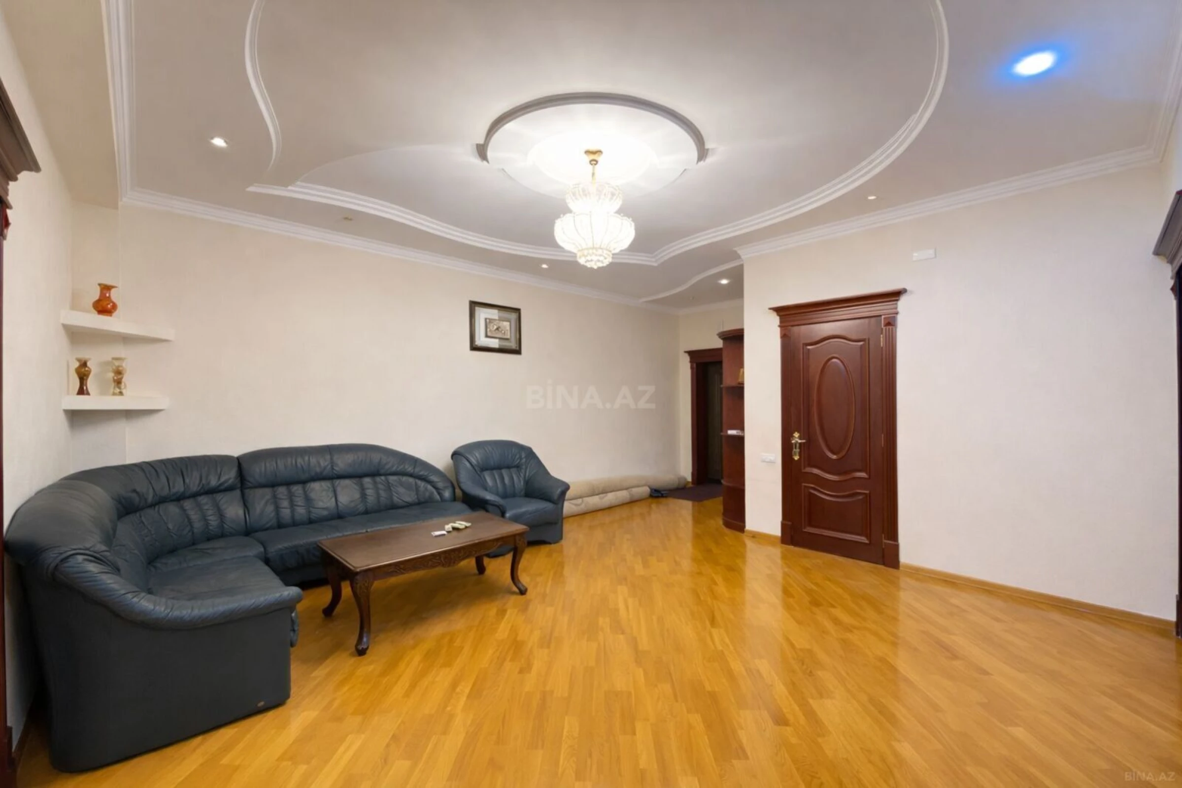 Satılır 3 otaqlı mənzil 170 m²