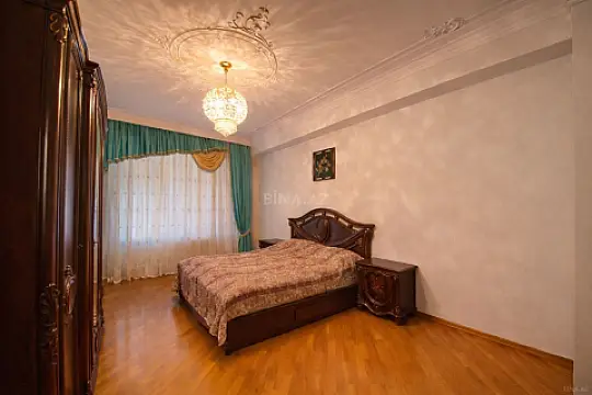 Satılır 3 otaqlı mənzil 170 m²