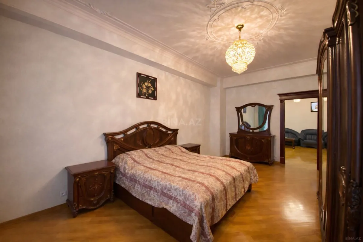 Satılır 3 otaqlı mənzil 170 m²