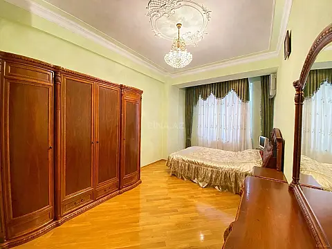 Satılır 3 otaqlı mənzil 170 m²