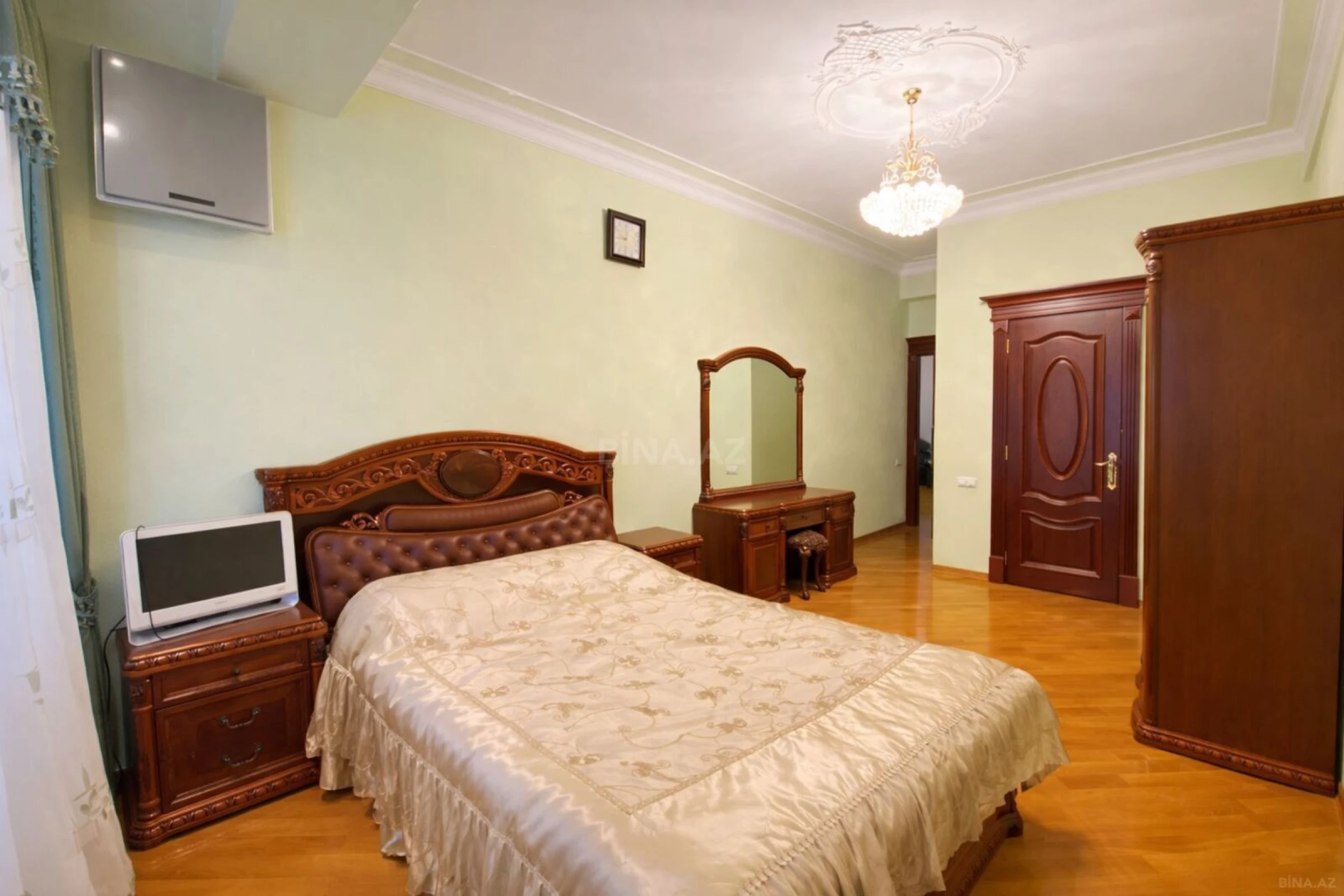 Satılır 3 otaqlı mənzil 170 m²