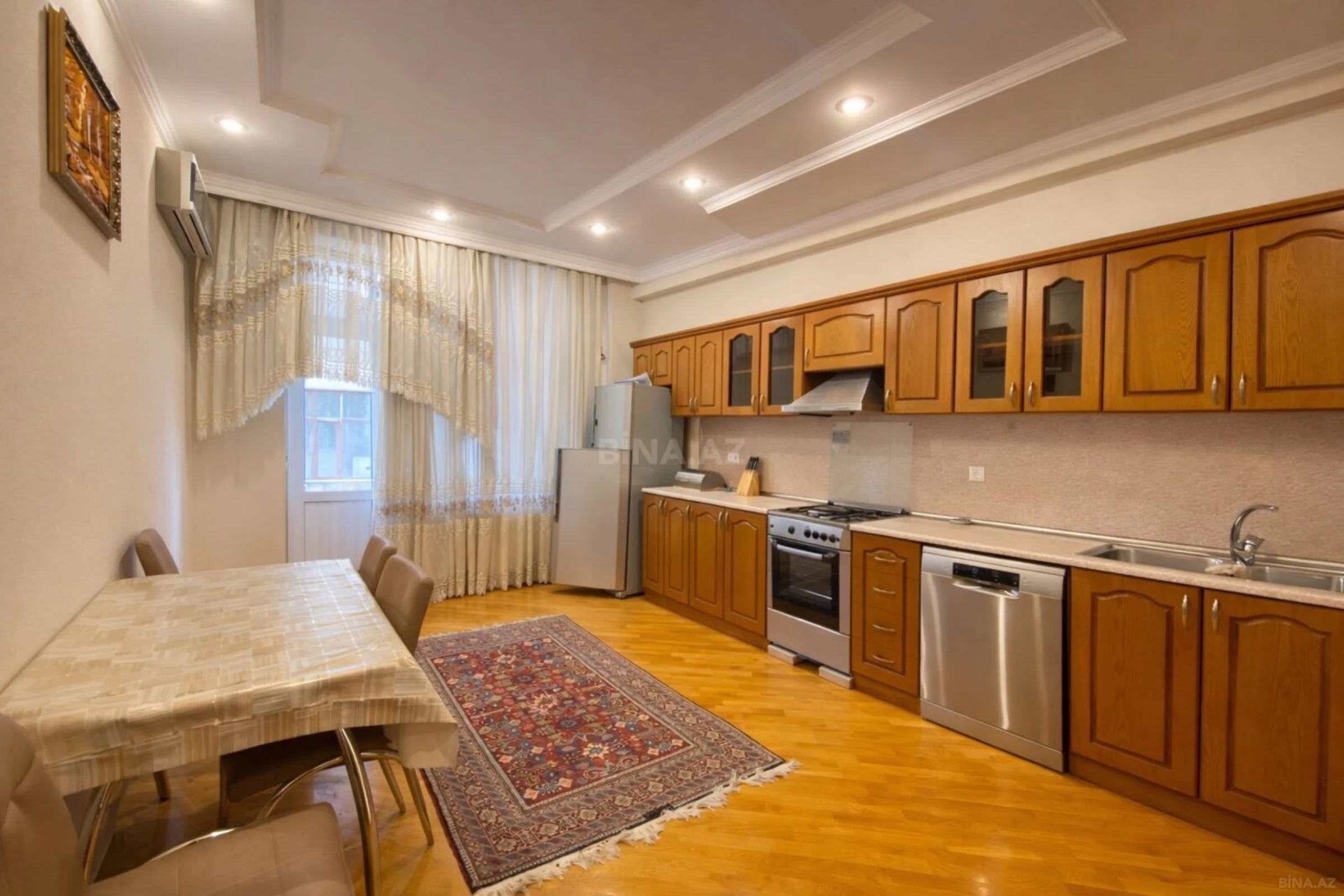 Satılır 3 otaqlı mənzil 170 m²