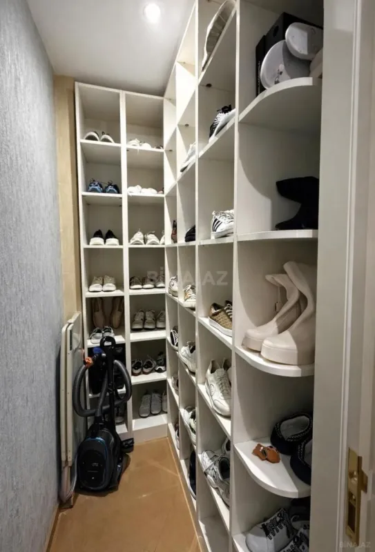 Satılır 3 otaqlı mənzil 150 m²