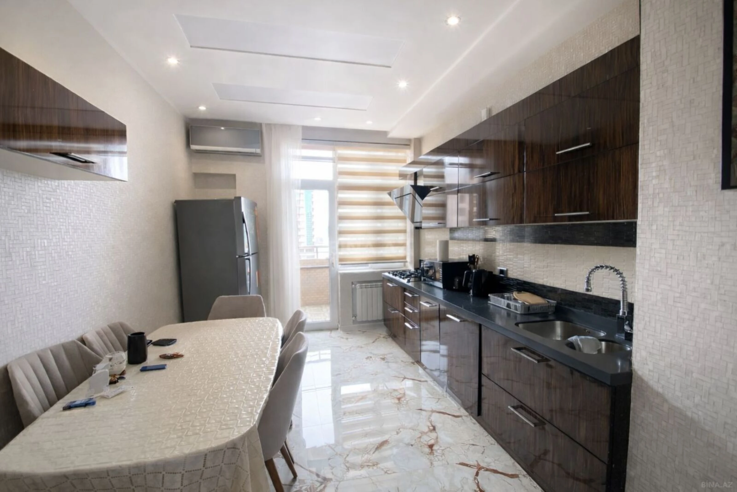 Satılır 3 otaqlı mənzil 150 m²