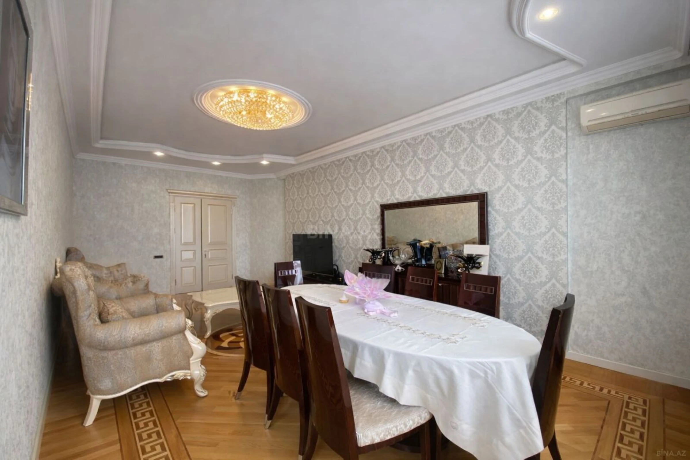 Satılır 3 otaqlı mənzil 150 m²