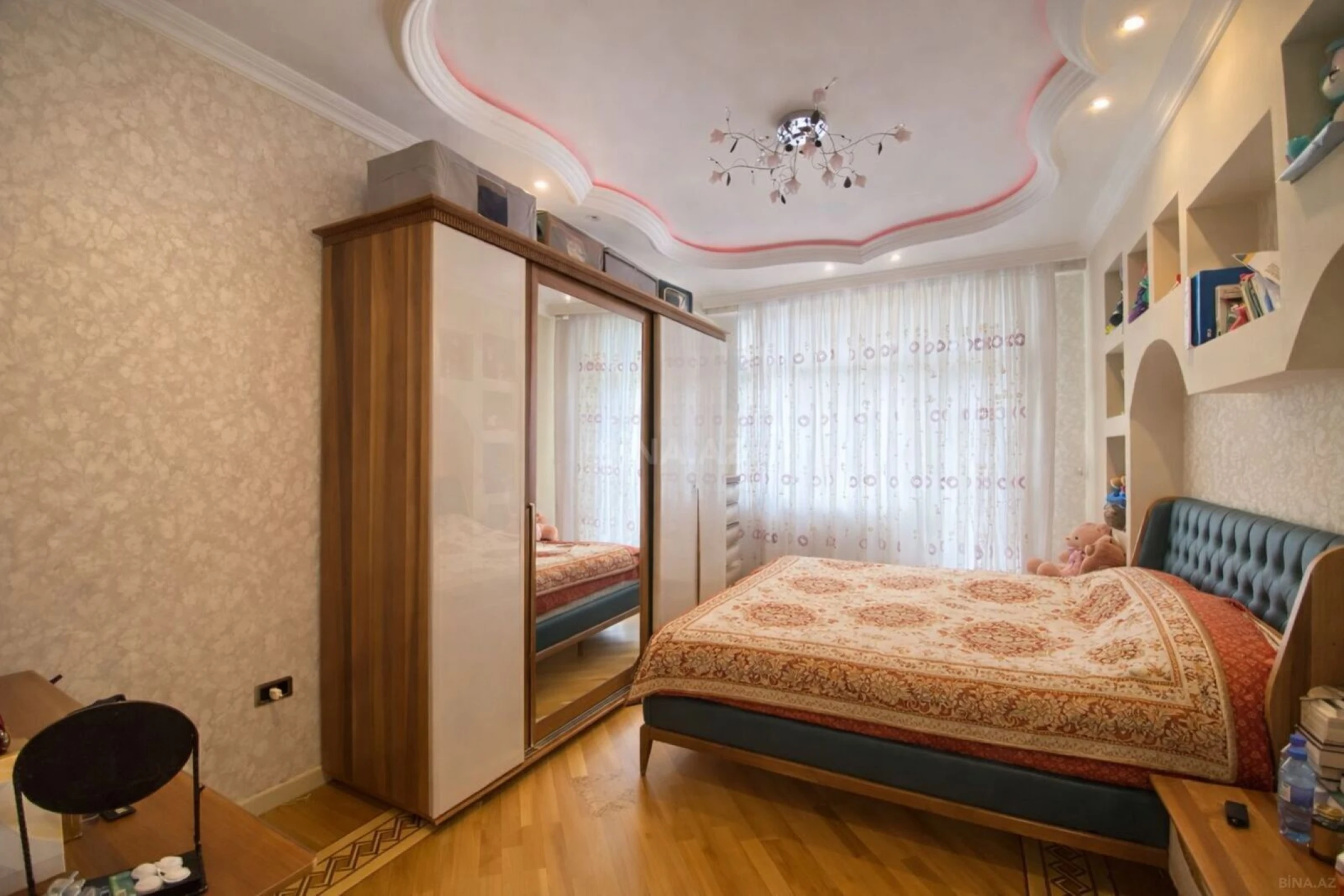 Satılır 3 otaqlı mənzil 150 m²