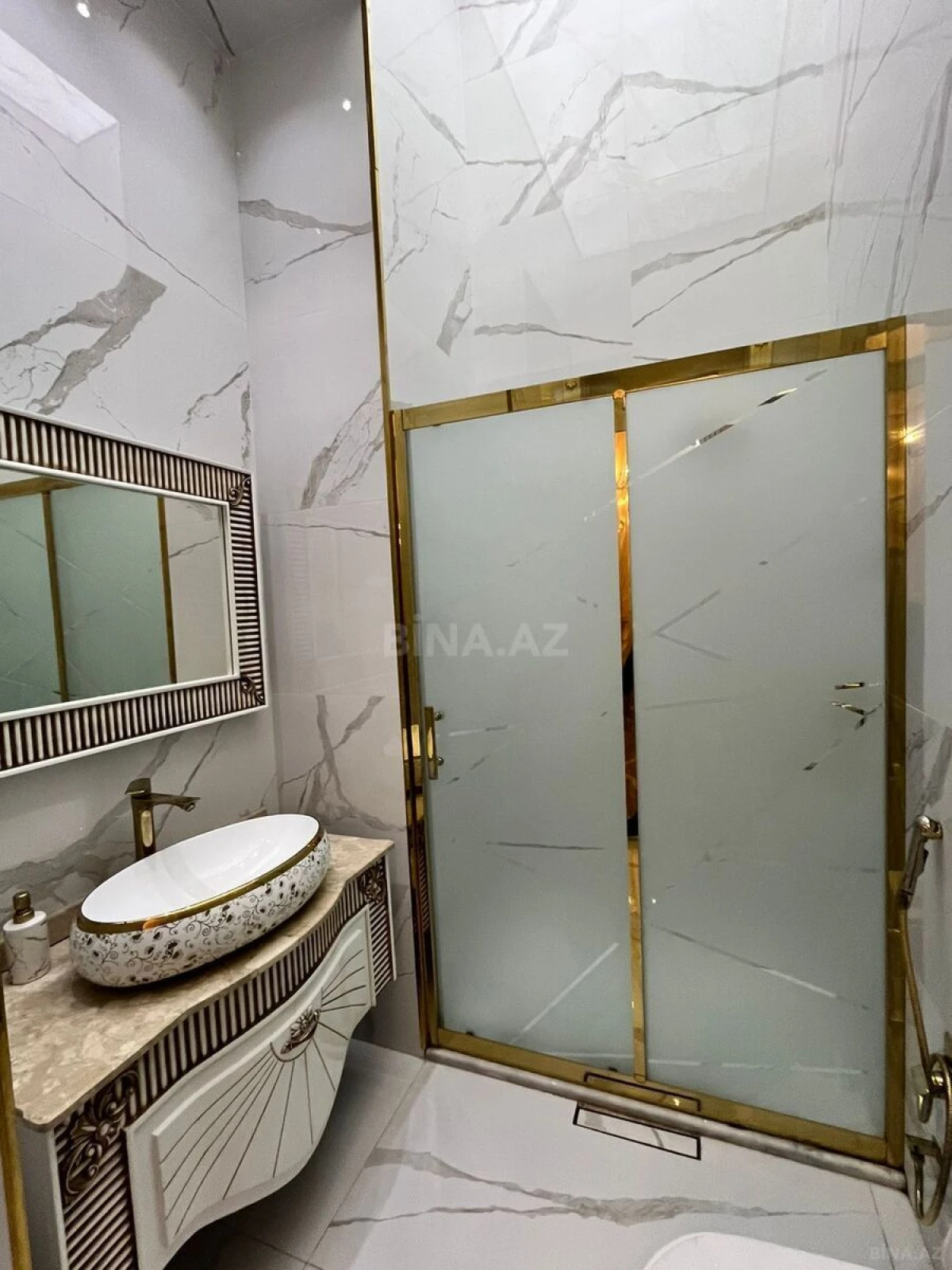 Kirayə verilir 2 otaqlı mənzil 75 m²