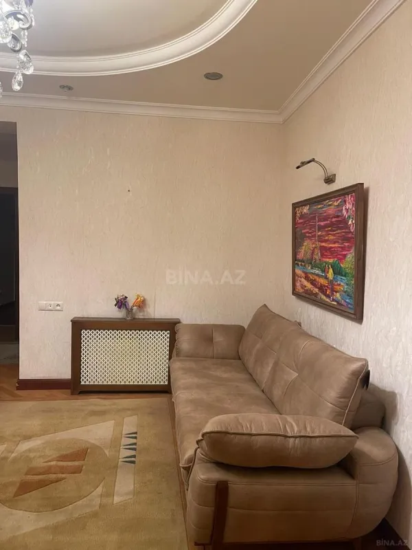 Kirayə verilir 4 otaqlı mənzil 160 m²
