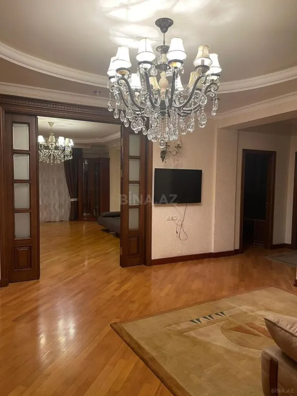 Kirayə verilir 4 otaqlı mənzil 160 m²