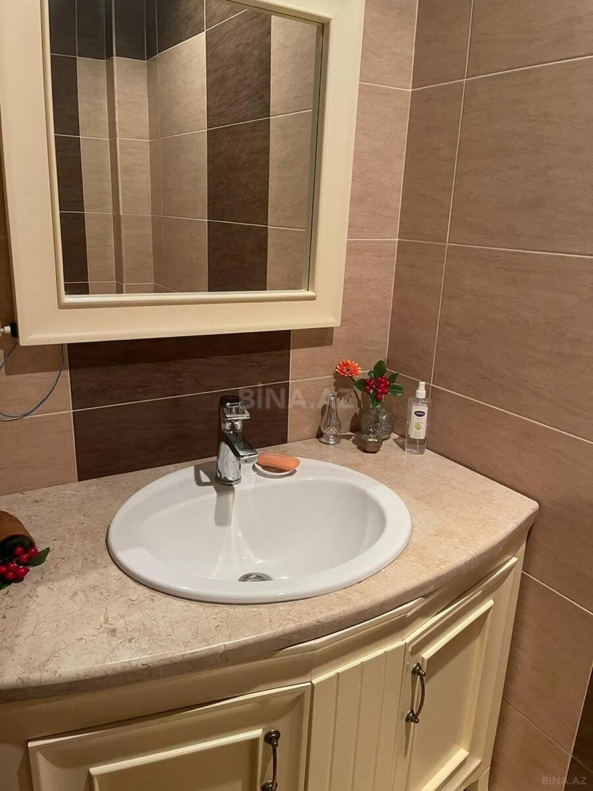 Kirayə verilir 4 otaqlı mənzil 160 m²