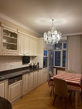 Kirayə verilir 4 otaqlı mənzil 160 m²