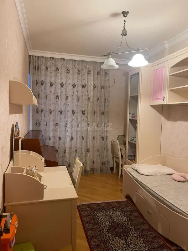 Kirayə verilir 4 otaqlı mənzil 160 m²