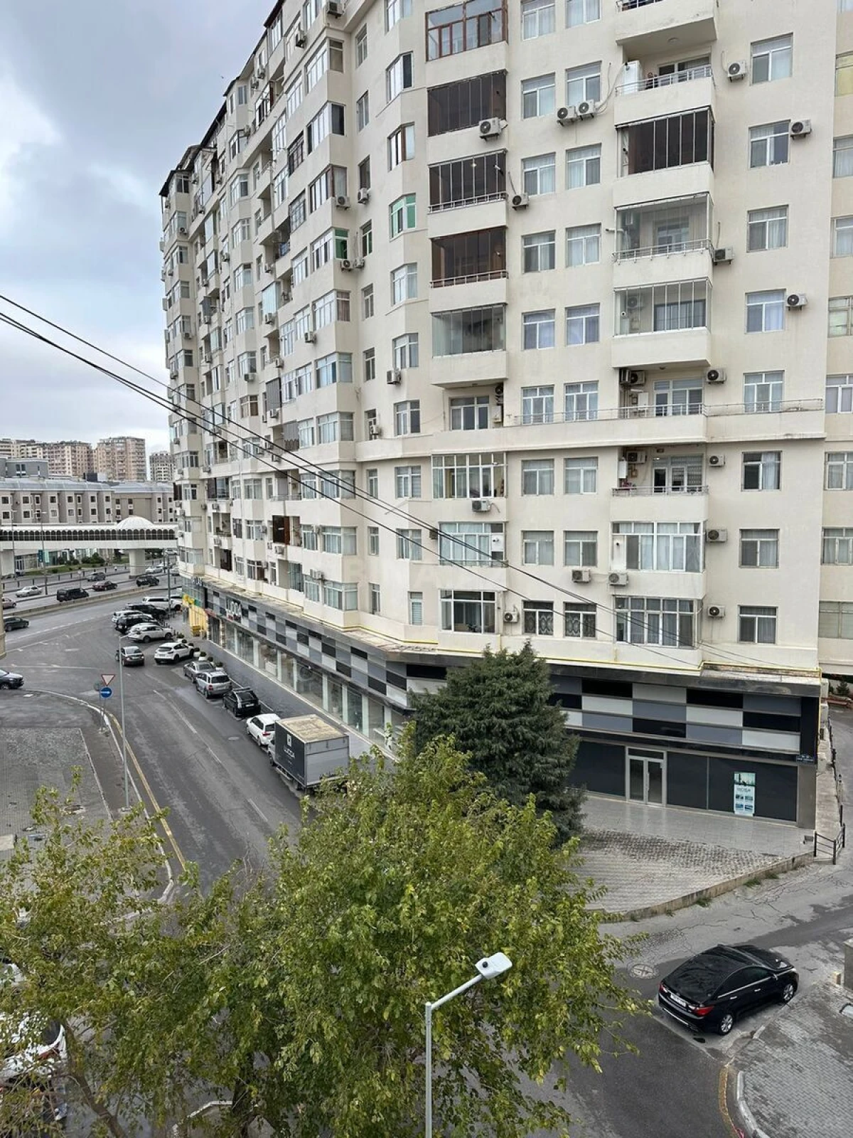 Satılır 4 otaqlı mənzil 115 m²