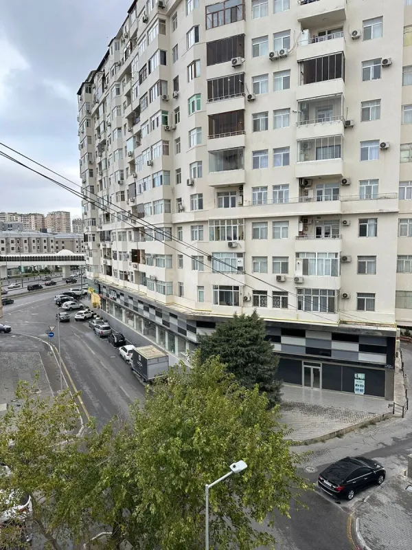 Satılır 4 otaqlı mənzil 115 m²