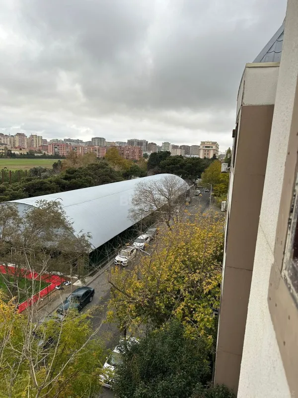 Satılır 4 otaqlı mənzil 115 m²