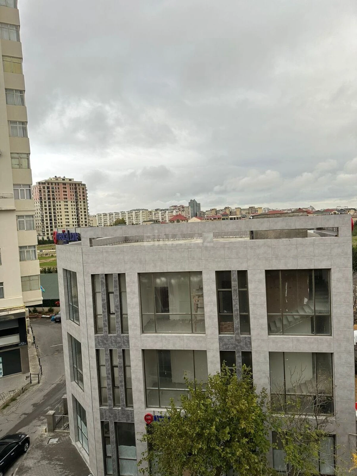 Satılır 4 otaqlı mənzil 115 m²