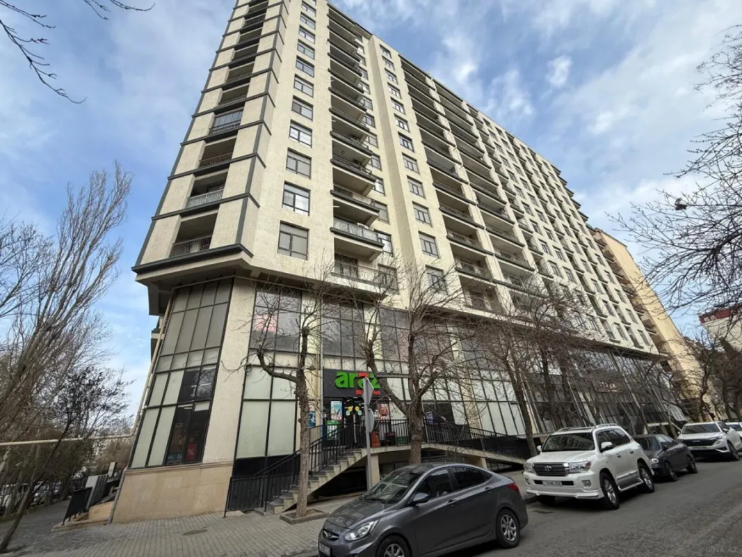 Satılır 3 otaqlı mənzil 144 m²