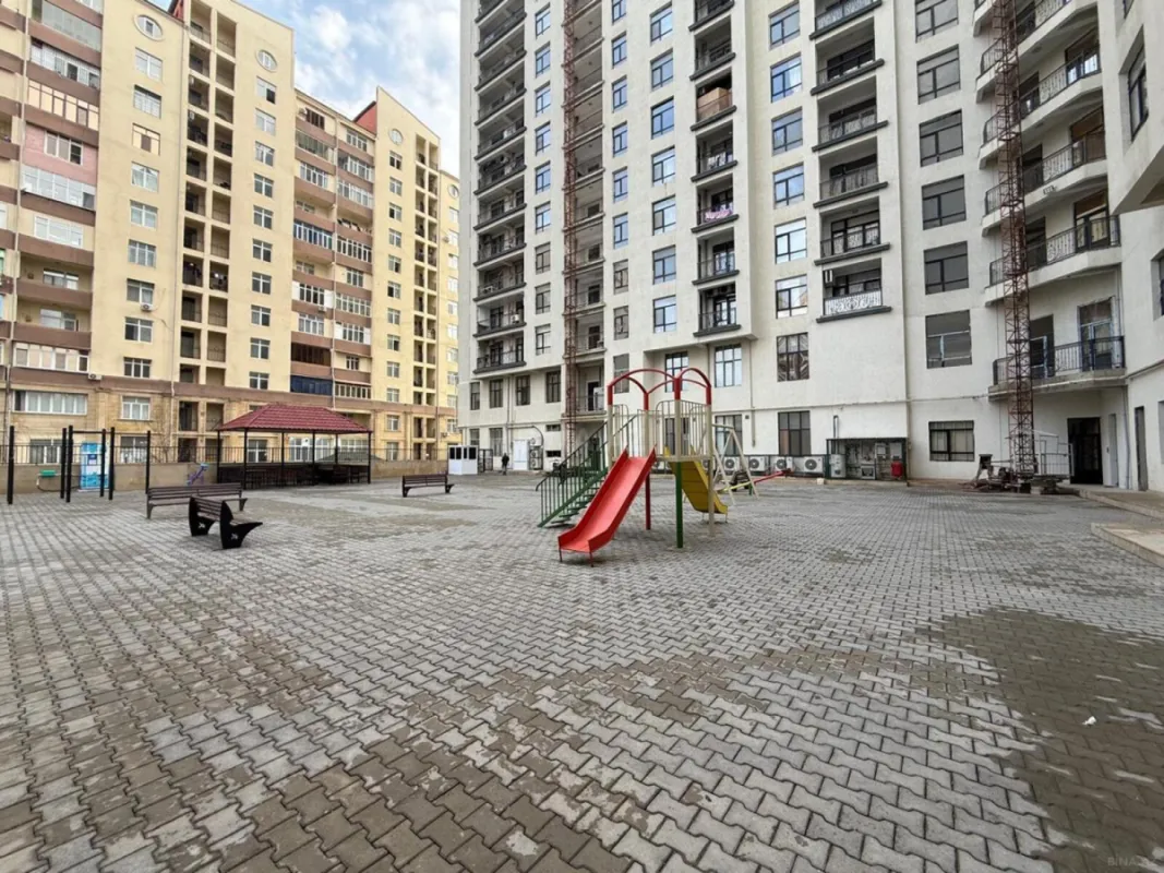 Satılır 3 otaqlı mənzil 144 m²