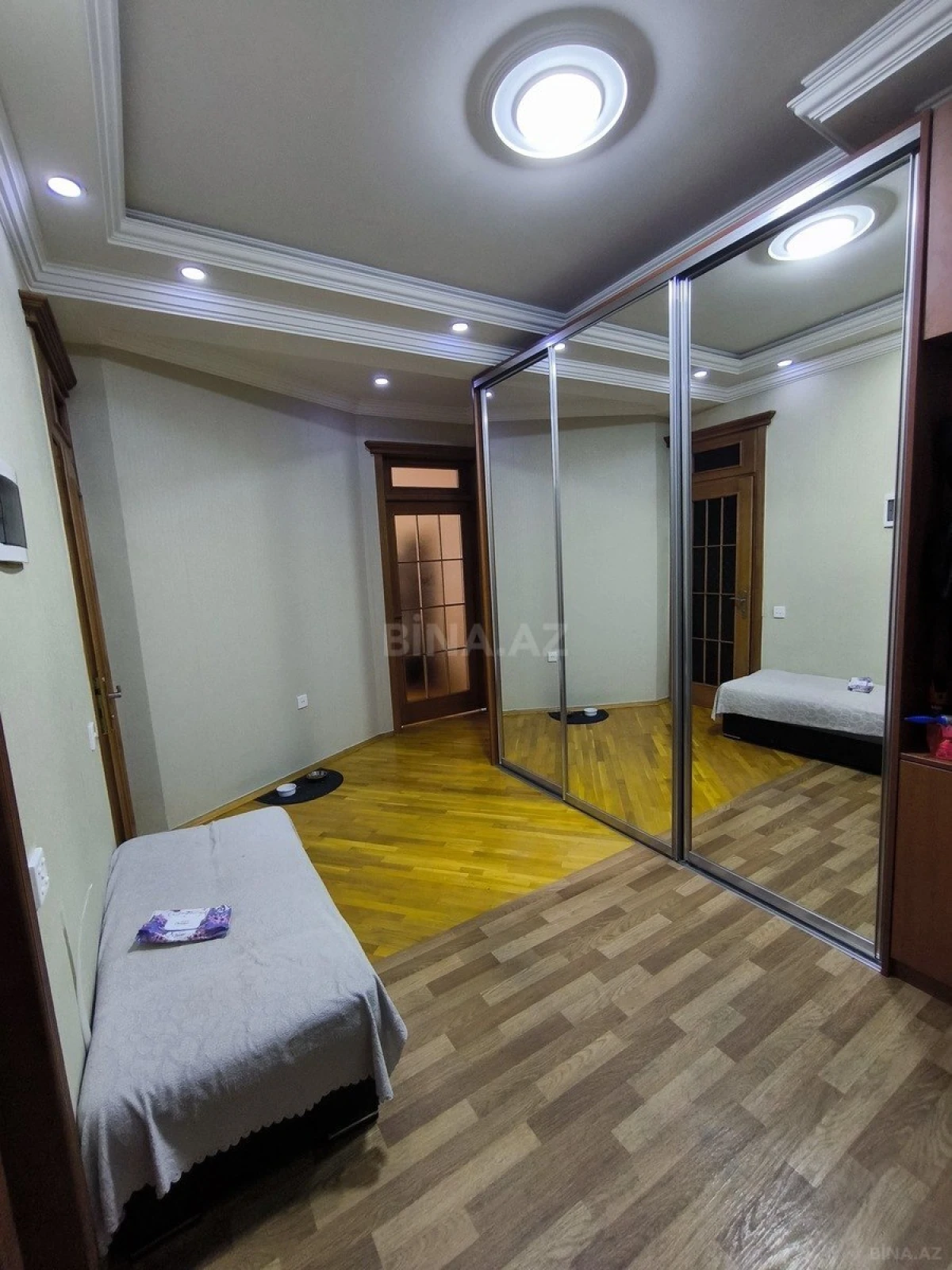 Satılır 3 otaqlı mənzil 123 m²