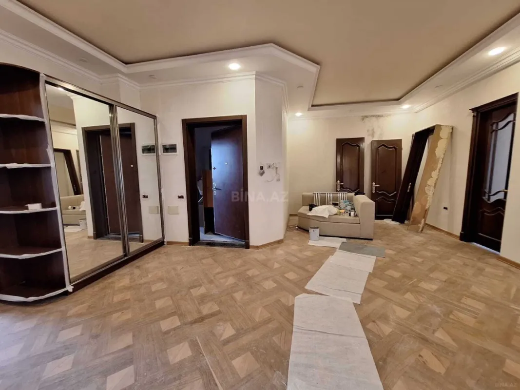 Satılır 3 otaqlı mənzil 154 m²