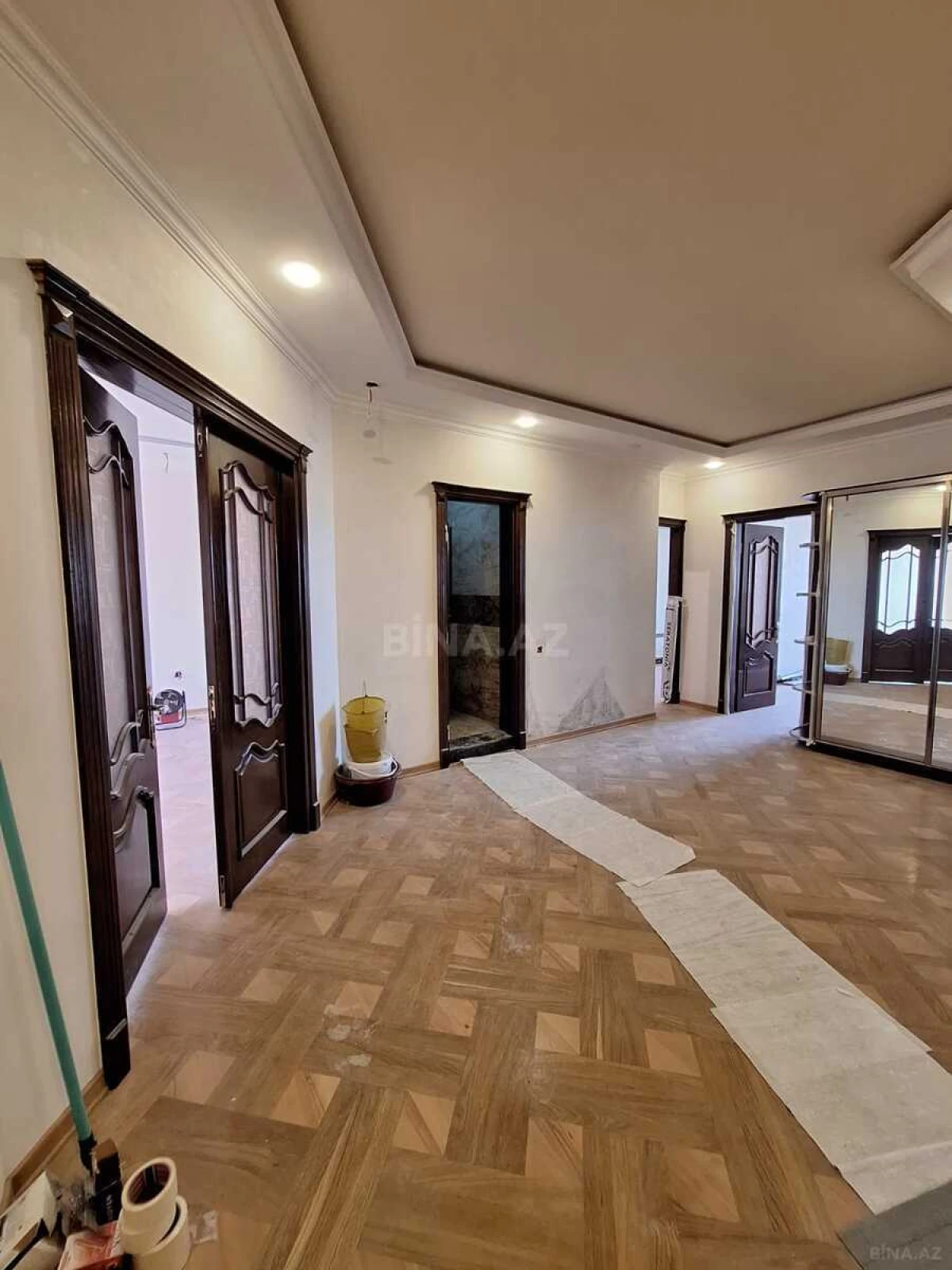 Satılır 3 otaqlı mənzil 154 m²