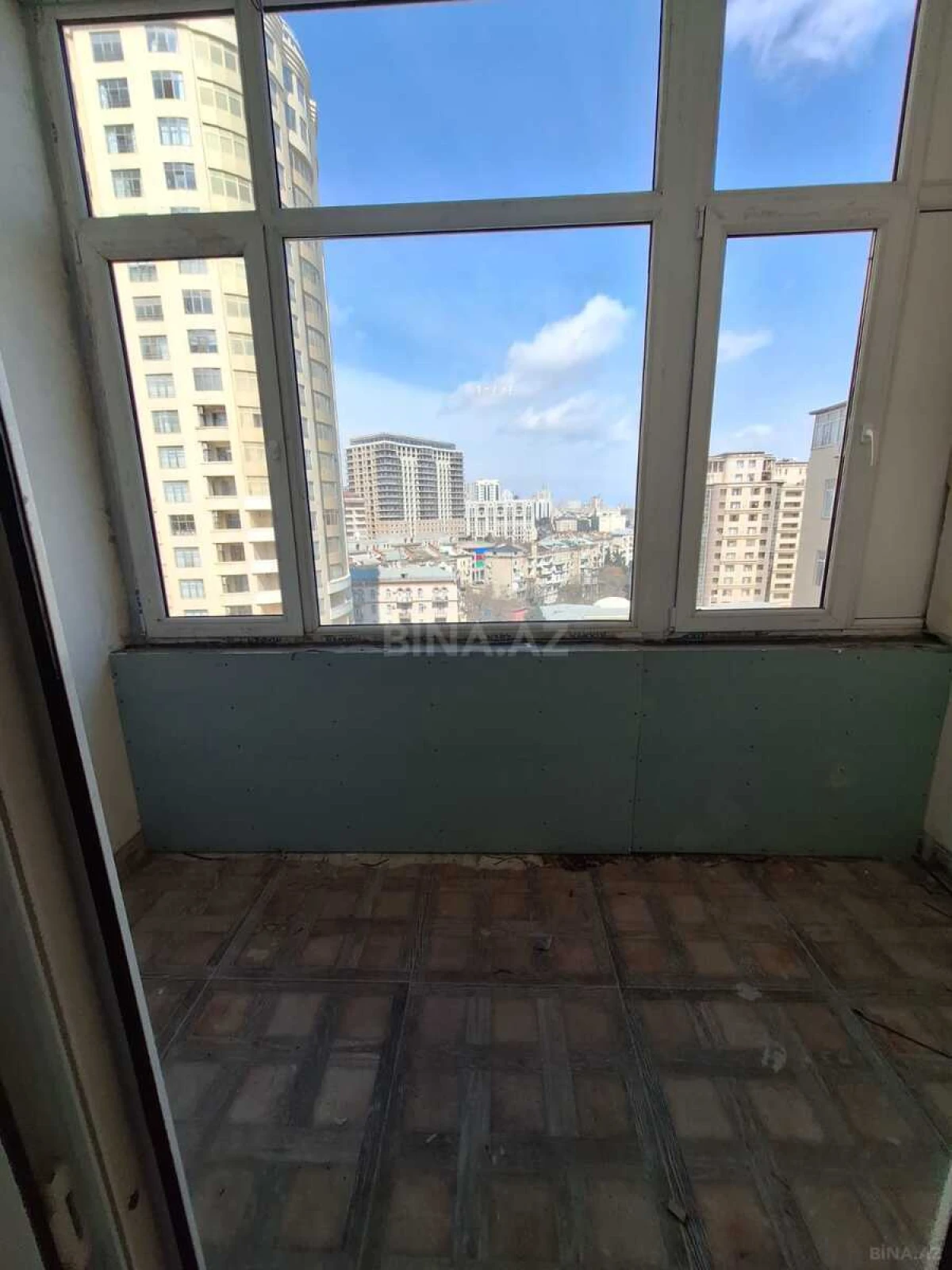 Satılır 3 otaqlı mənzil 154 m²