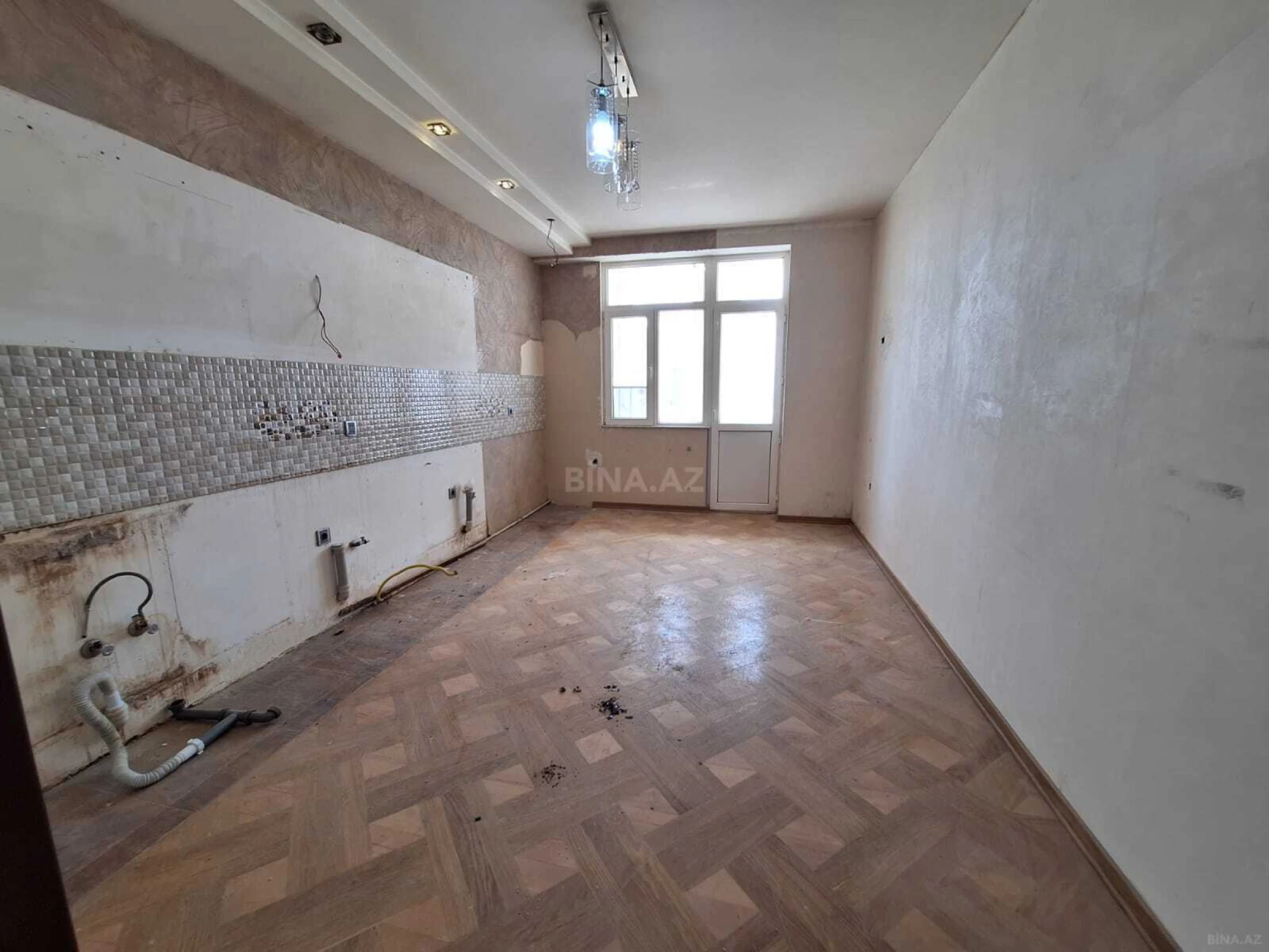 Satılır 3 otaqlı mənzil 154 m²