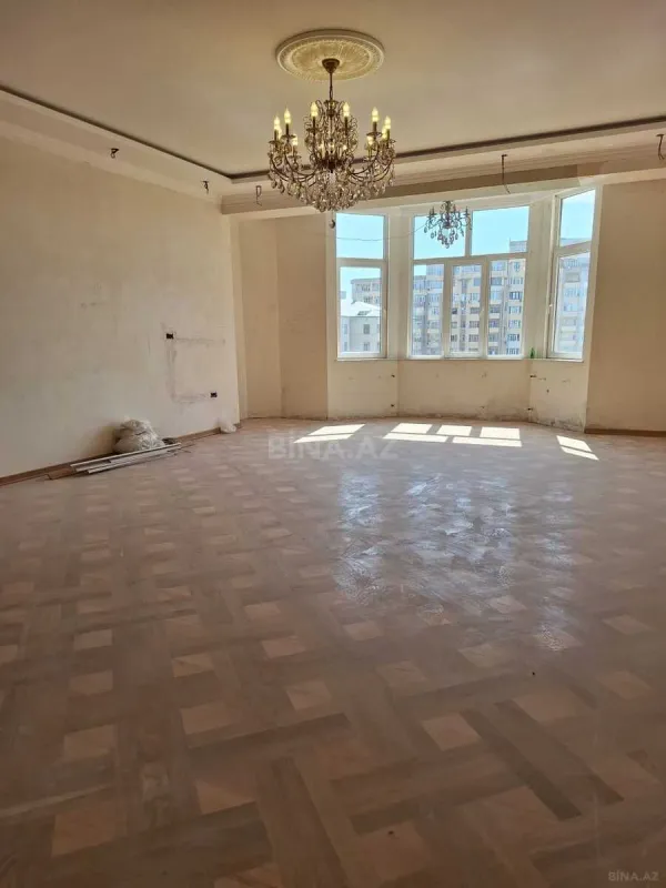 Satılır 3 otaqlı mənzil 154 m²