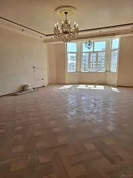 Satılır 3 otaqlı mənzil 154 m²