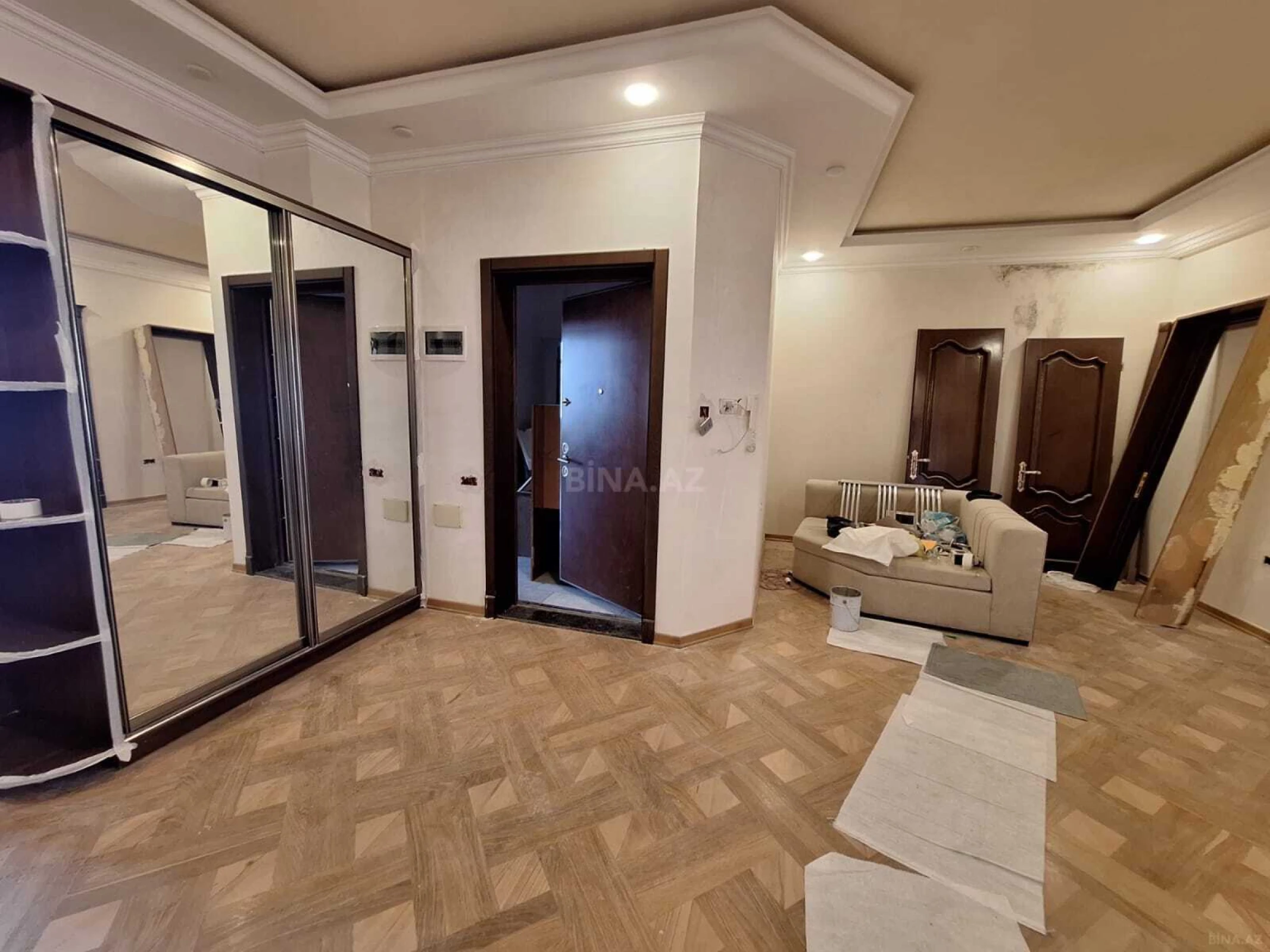 Satılır 3 otaqlı mənzil 154 m²