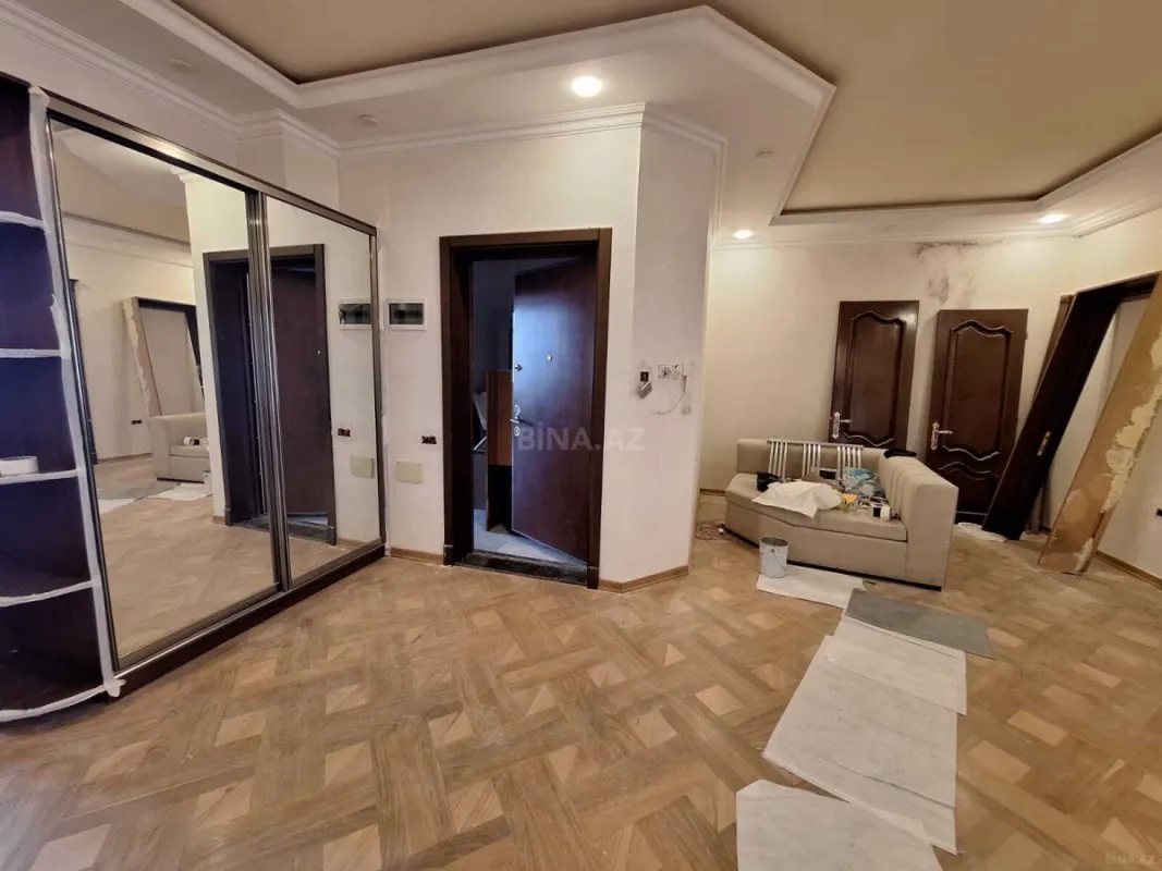 Satılır 3 otaqlı mənzil 154 m²