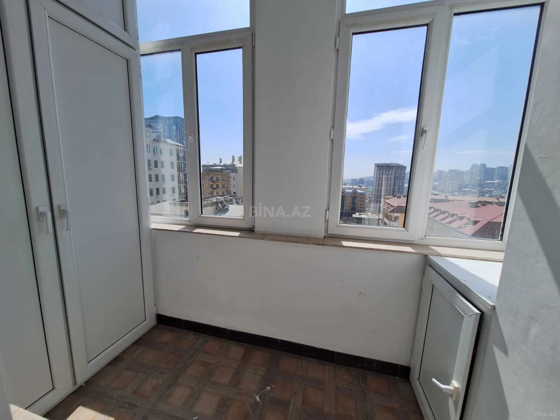 Satılır 3 otaqlı mənzil 154 m²