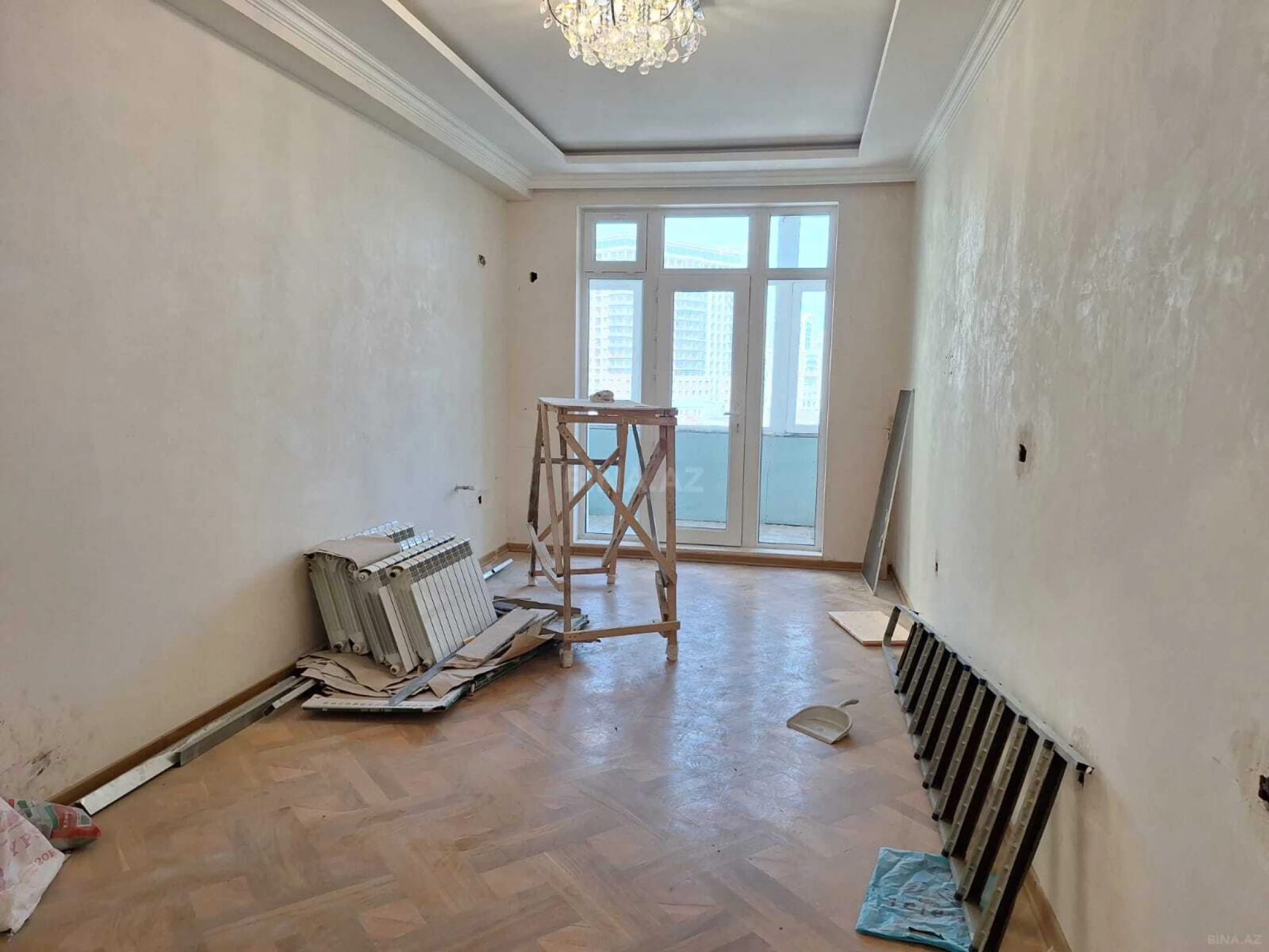 Satılır 3 otaqlı mənzil 154 m²