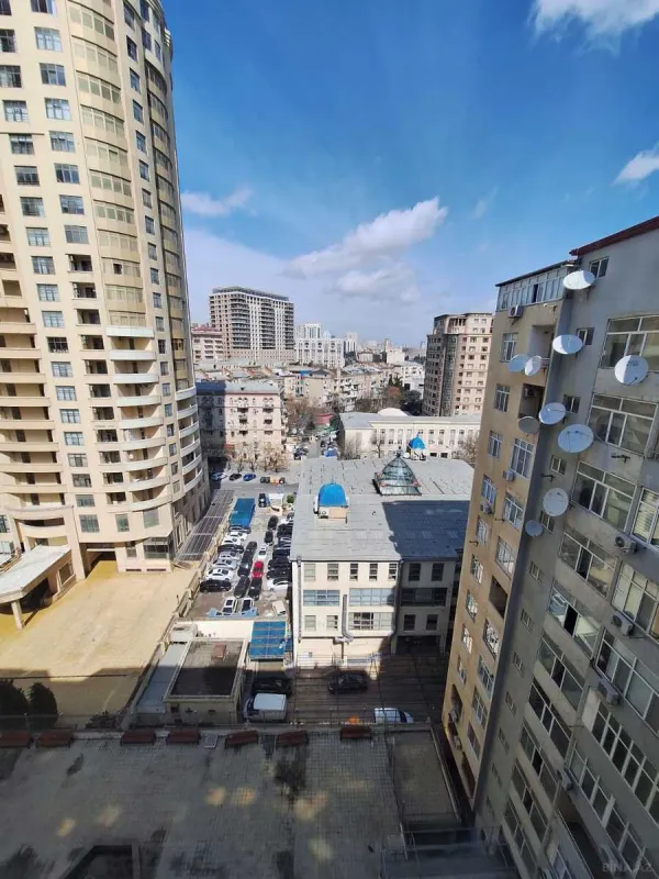 Satılır 3 otaqlı mənzil 154 m²