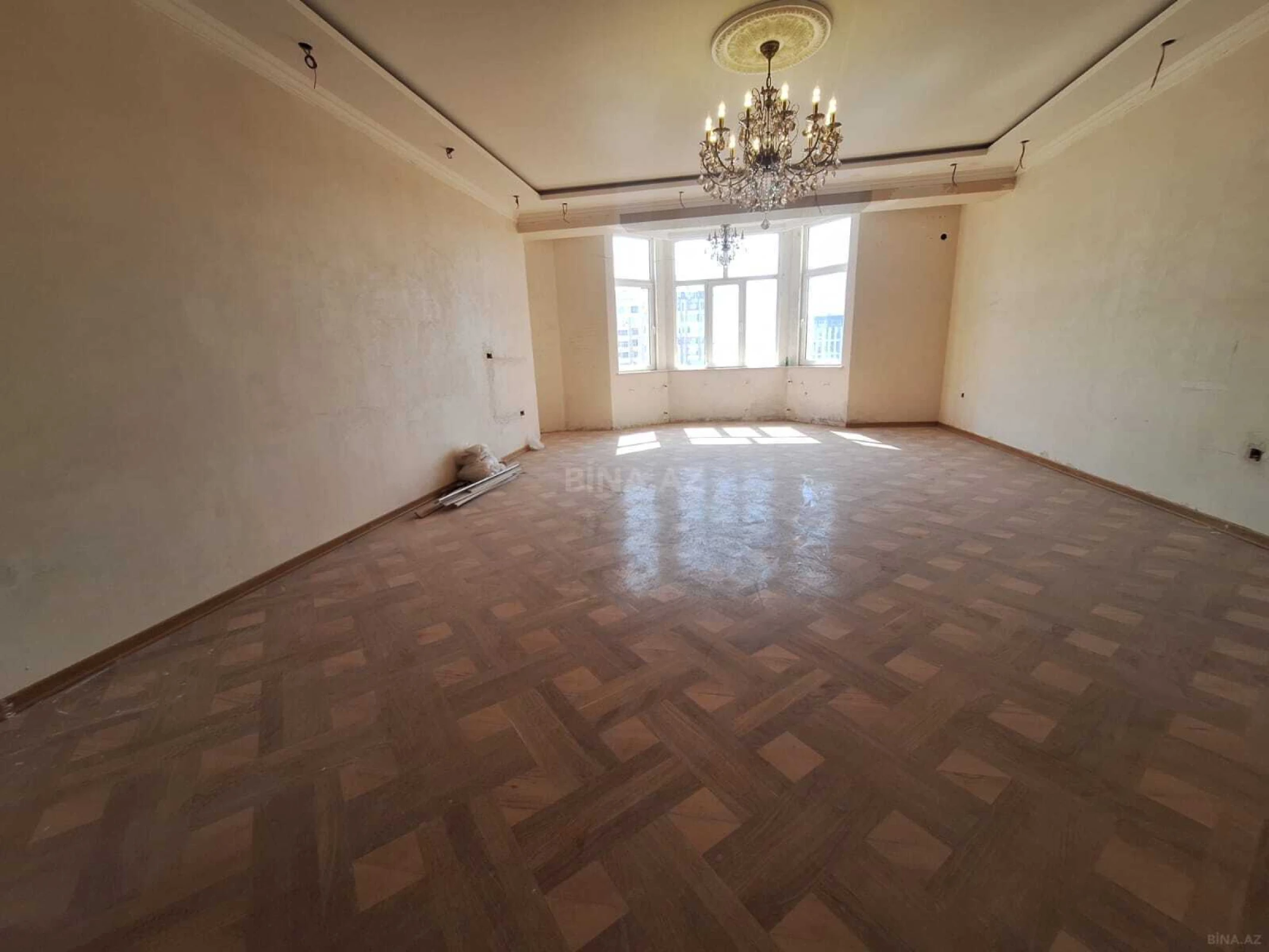 Satılır 3 otaqlı mənzil 154 m²