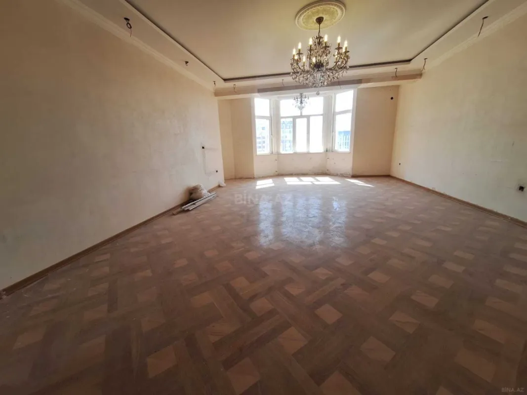 Satılır 3 otaqlı mənzil 154 m²