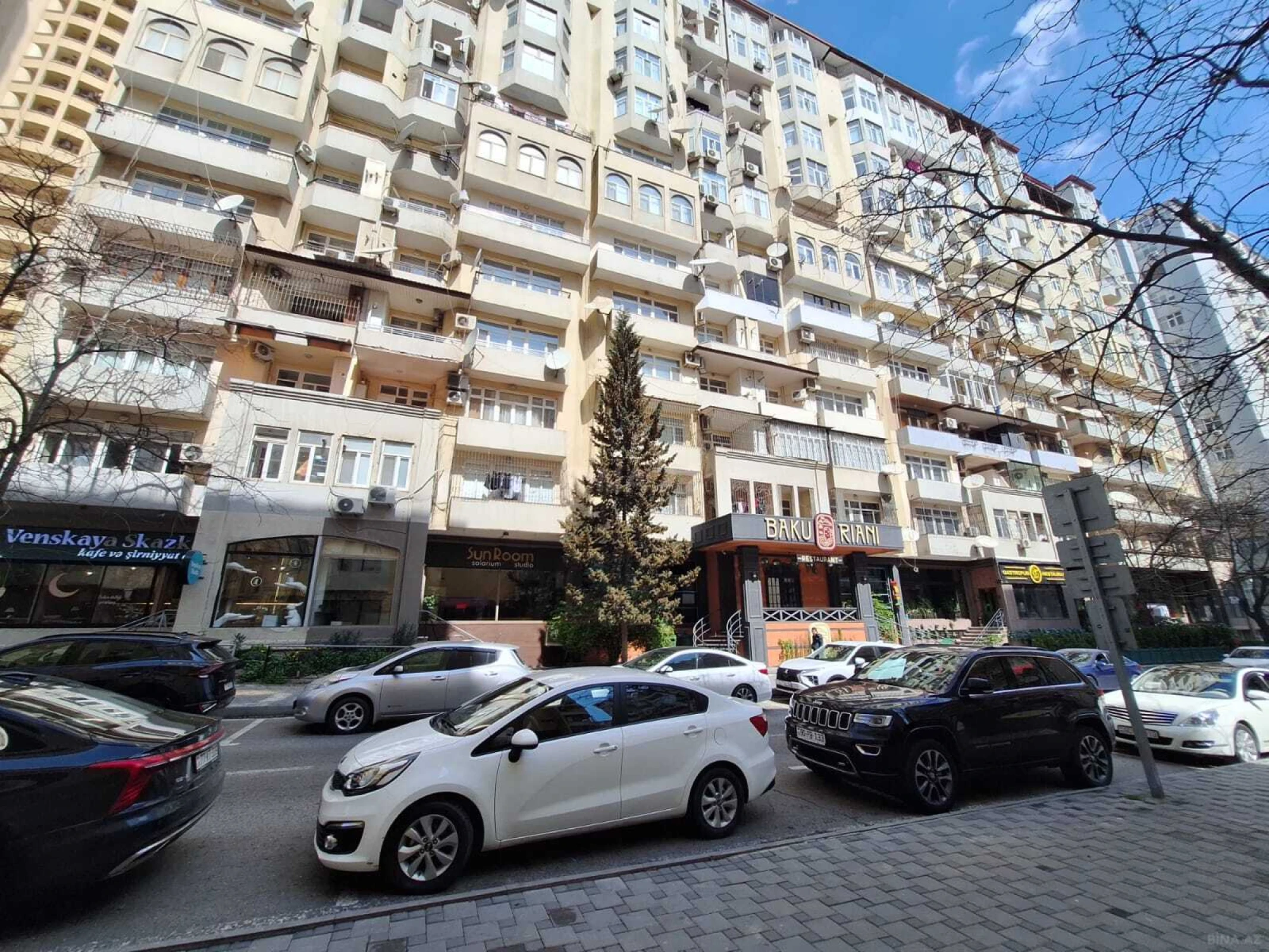 Satılır 3 otaqlı mənzil 154 m²