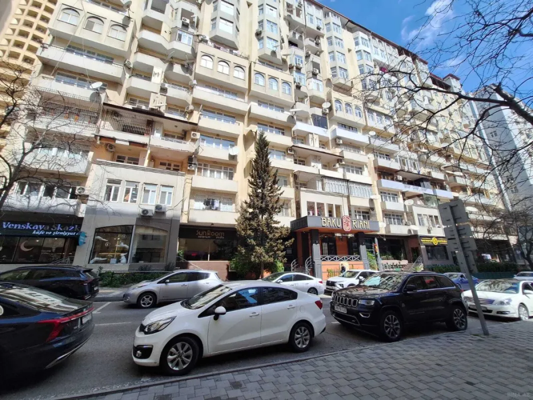 Satılır 3 otaqlı mənzil 154 m²