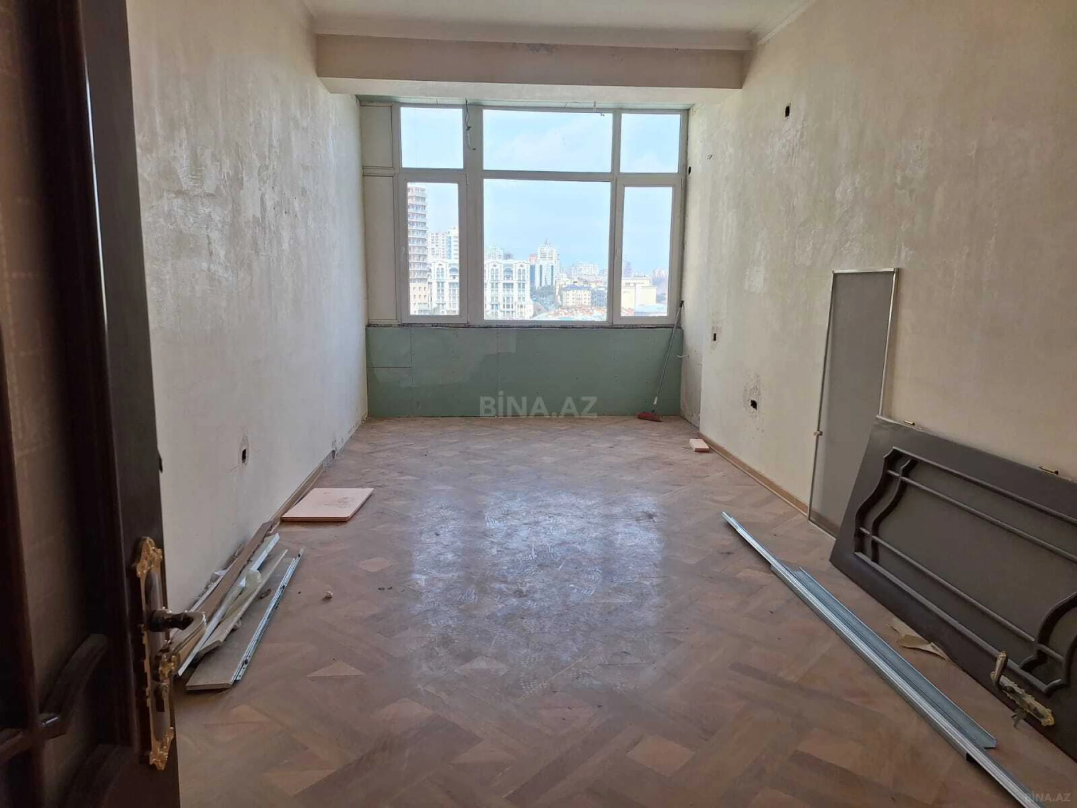 Satılır 3 otaqlı mənzil 154 m²