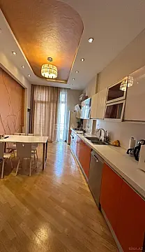 Kirayə verilir 3 otaqlı mənzil 138 m²