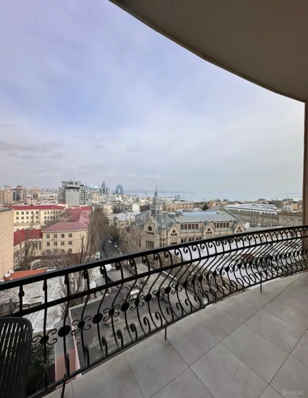 Kirayə verilir 3 otaqlı mənzil 138 m²