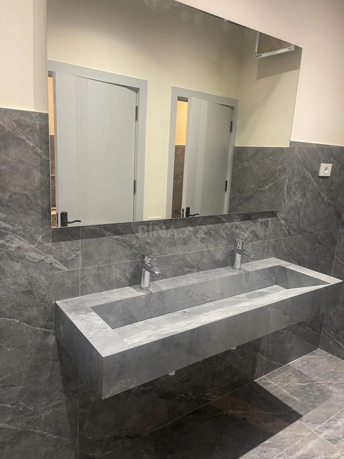 Kirayə verilir 4 otaqlı ofis 200 m²