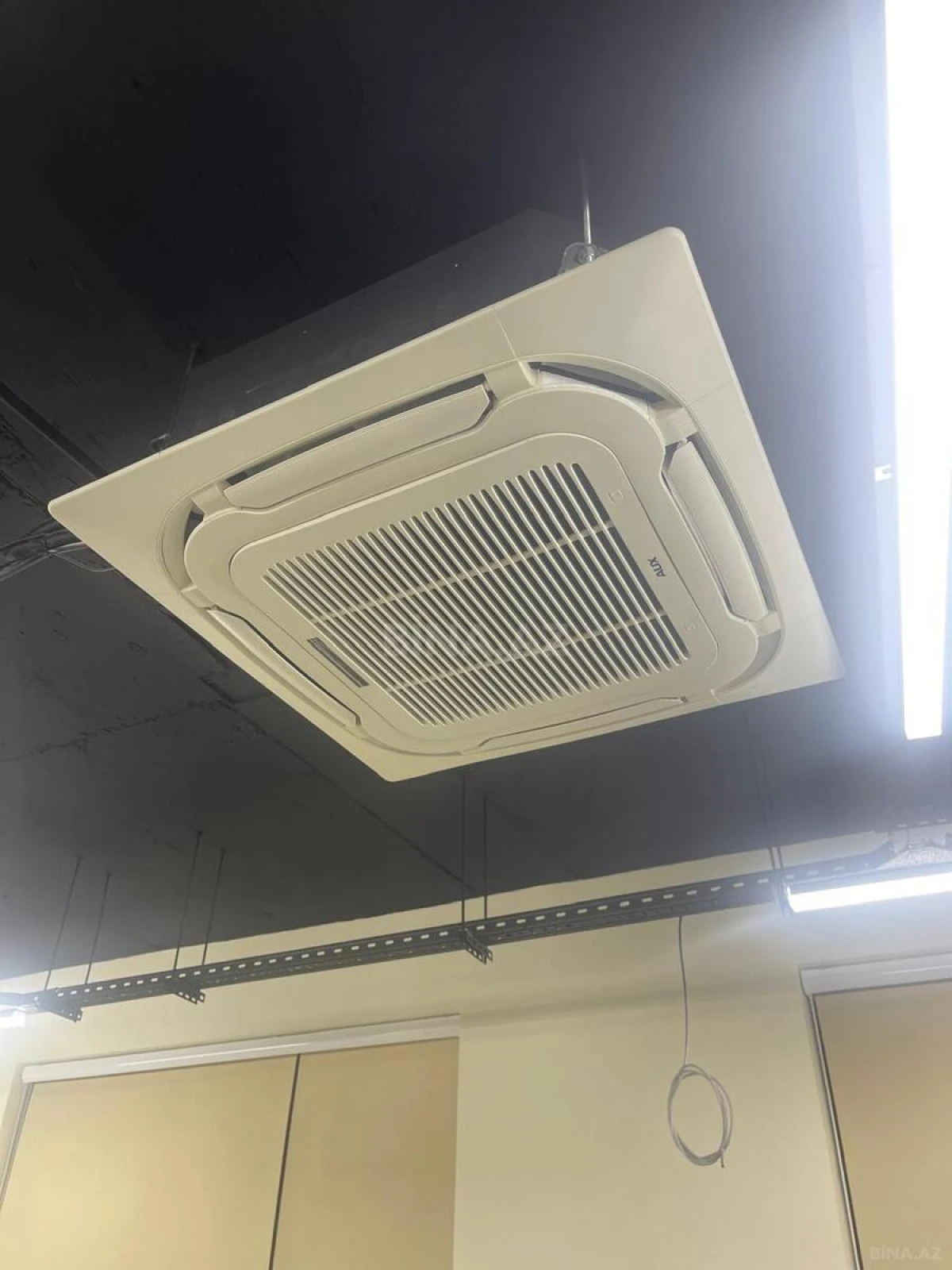 Kirayə verilir 4 otaqlı ofis 200 m²