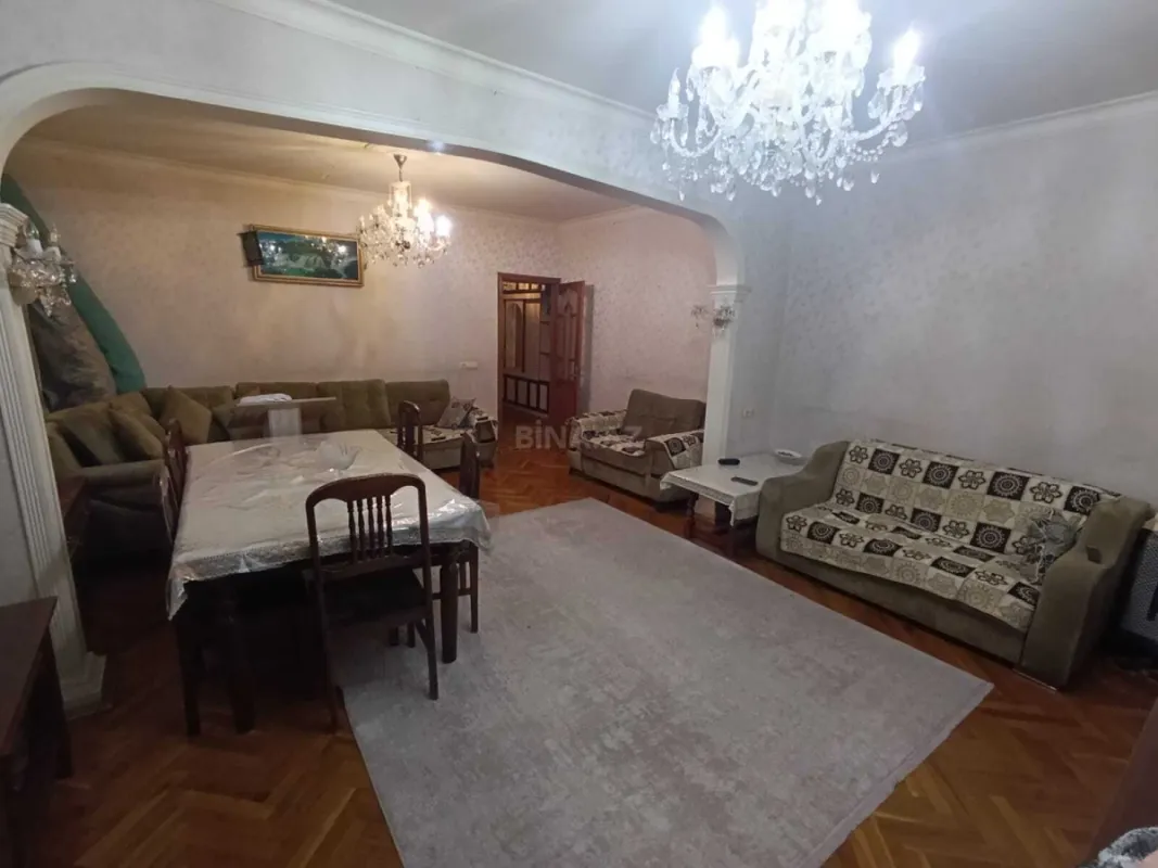 Satılır 5 otaqlı mənzil 120 m²