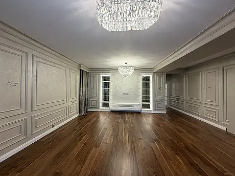 Satılır 4 otaqlı mənzil 211 m²