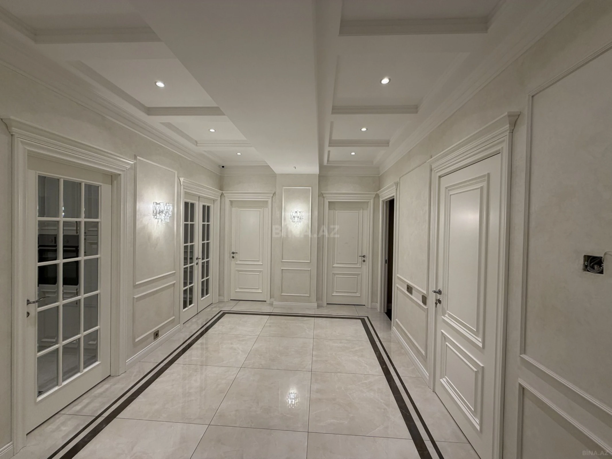 Satılır 4 otaqlı mənzil 211 m²