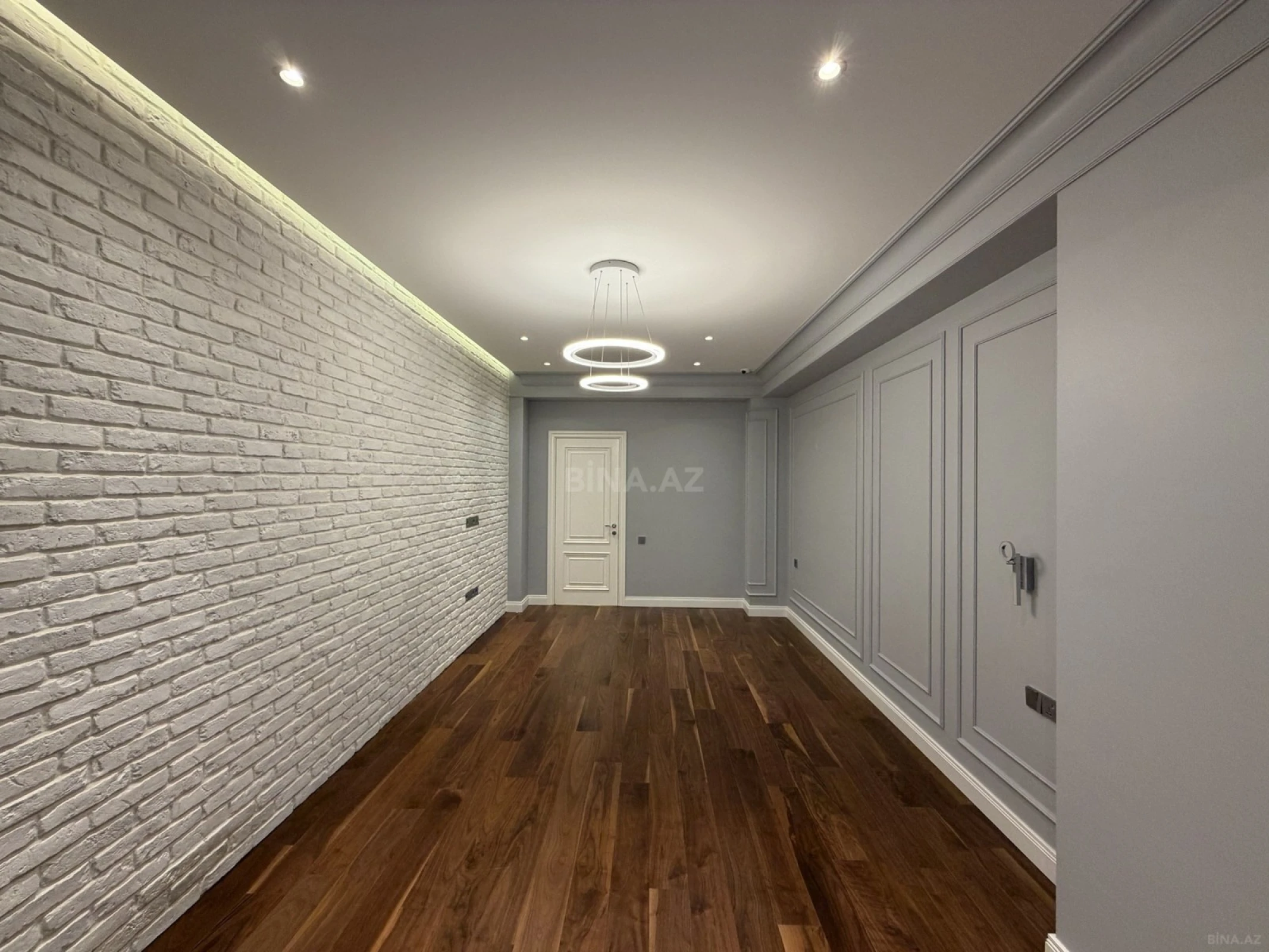Satılır 4 otaqlı mənzil 211 m²