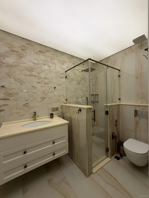 Satılır 4 otaqlı mənzil 211 m²